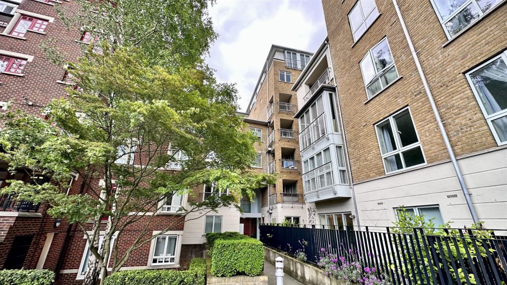 Willow Court, Admiral Walk, London