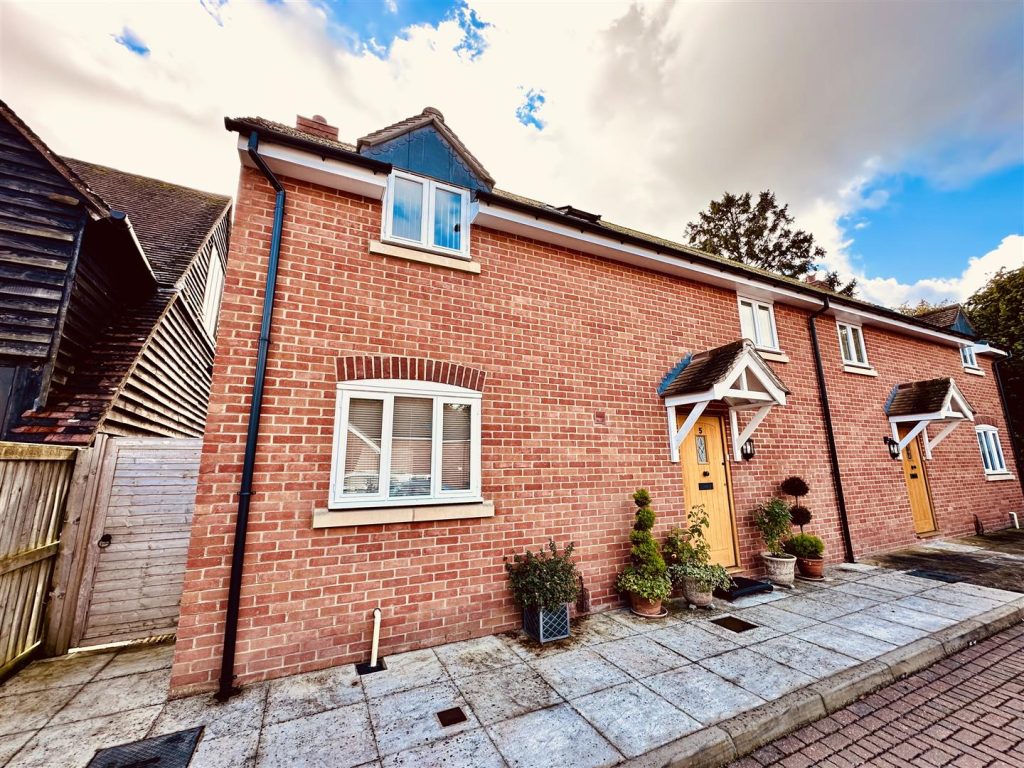 Kent Mews, Wantage, OX12